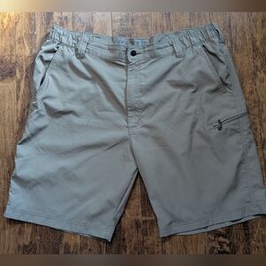 Wrangler Casual Tan Cargo Shorts - Men's 38